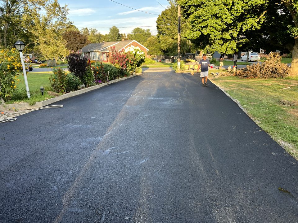 Asphalt paving serving Derry, New Hampshire